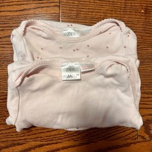Zara 6-9 m onesies (LOT)
